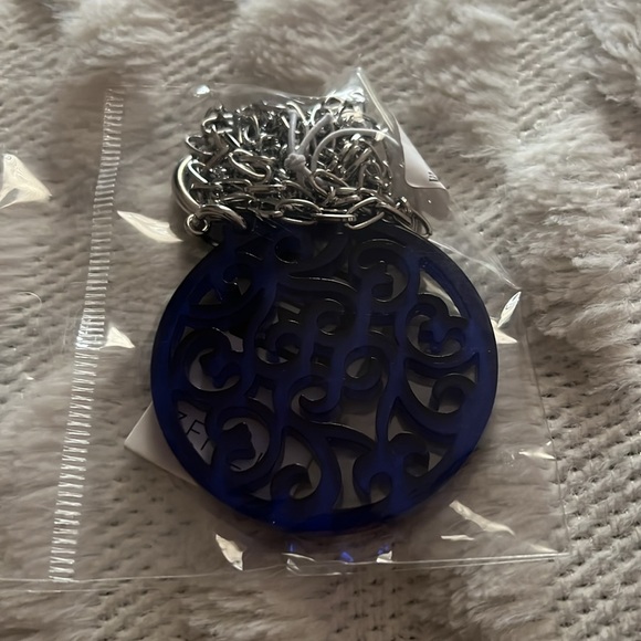 Zenzii Pendant necklace🤍 - Picture 4 of 7